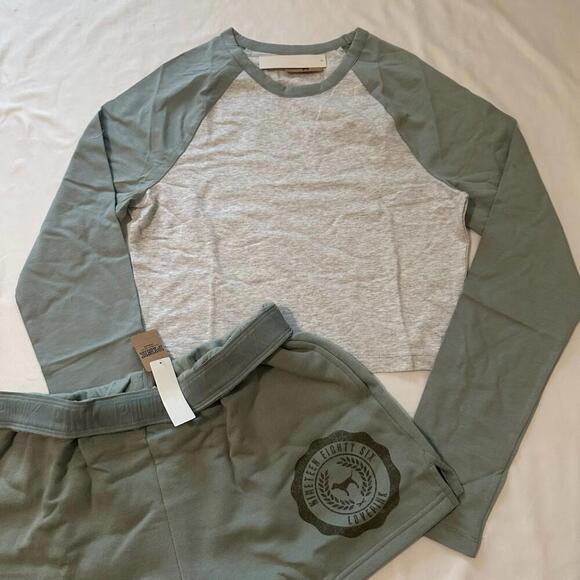 PINK Victoria's Secret Long sleeve and sweat shorts set - Picture 4 of 4